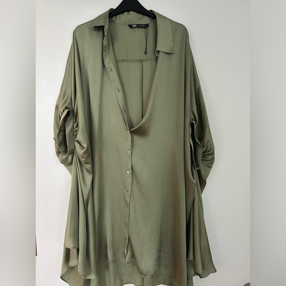 Zara Women’s S oversized satin look shirt